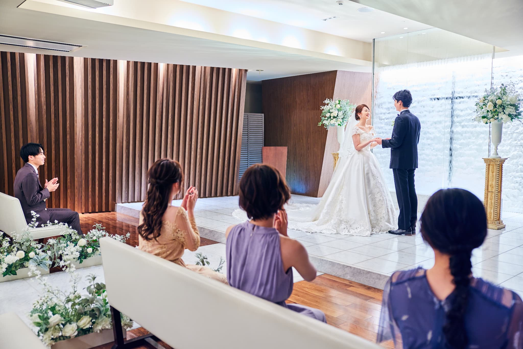 永遠の絆を意味する光と水のチャペル「セント・リエゾン」